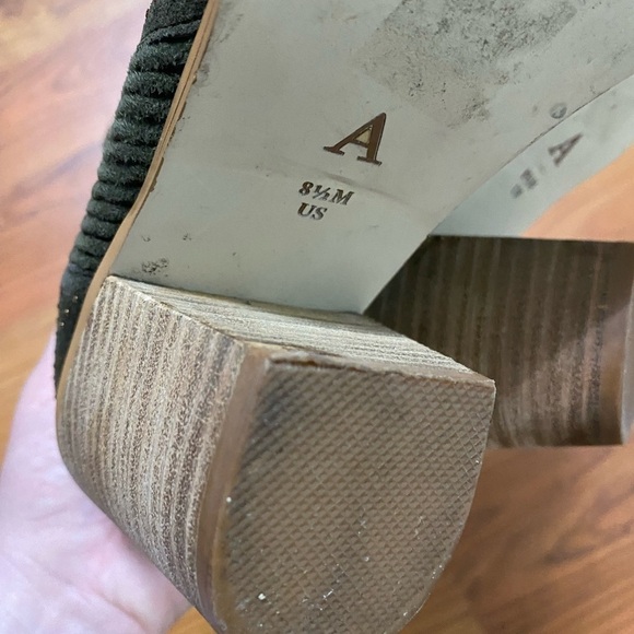 ANTHROPLOGIE Aerin Olive suede studded booties boots pull on fall winter sz 8.5 - Picture 8 of 11